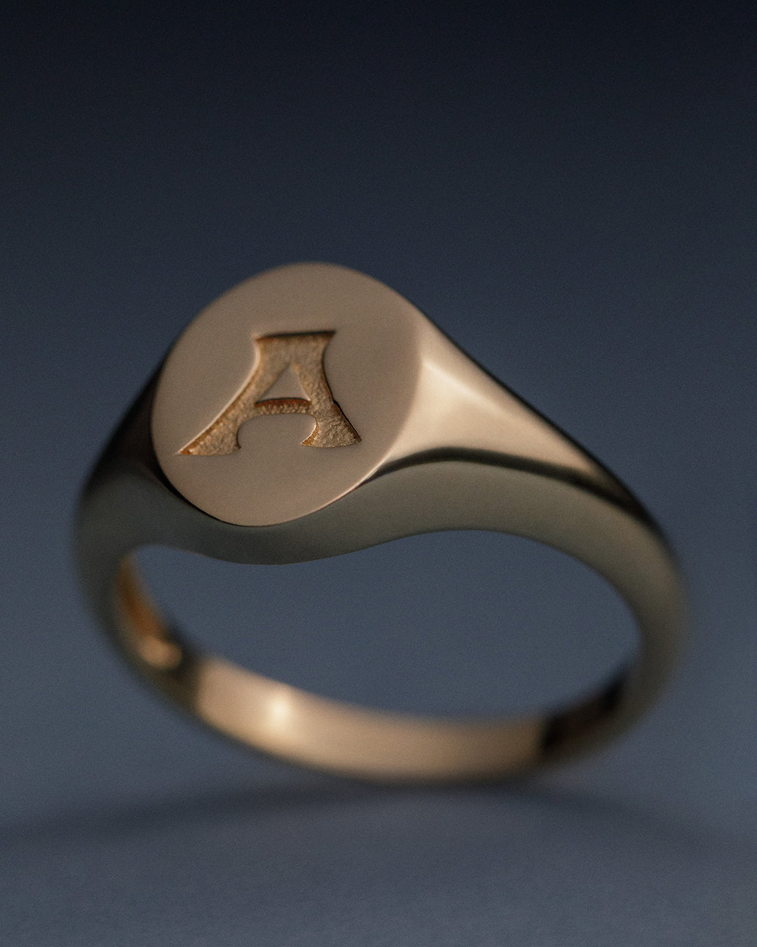 Oval Signet Ring [Vintage] — detail view 2