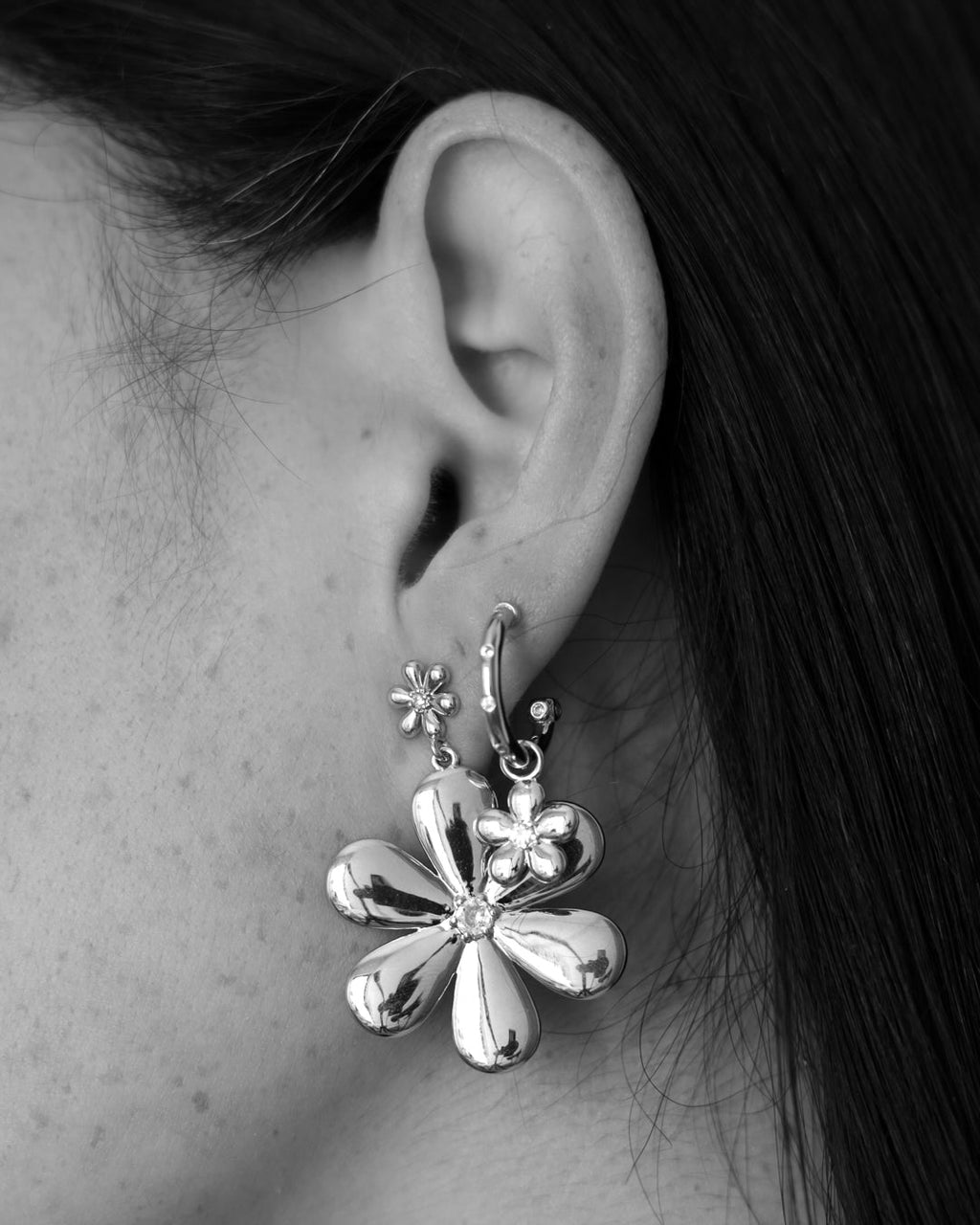Diamonte Daisy Hoops - Gold — alternate view 2