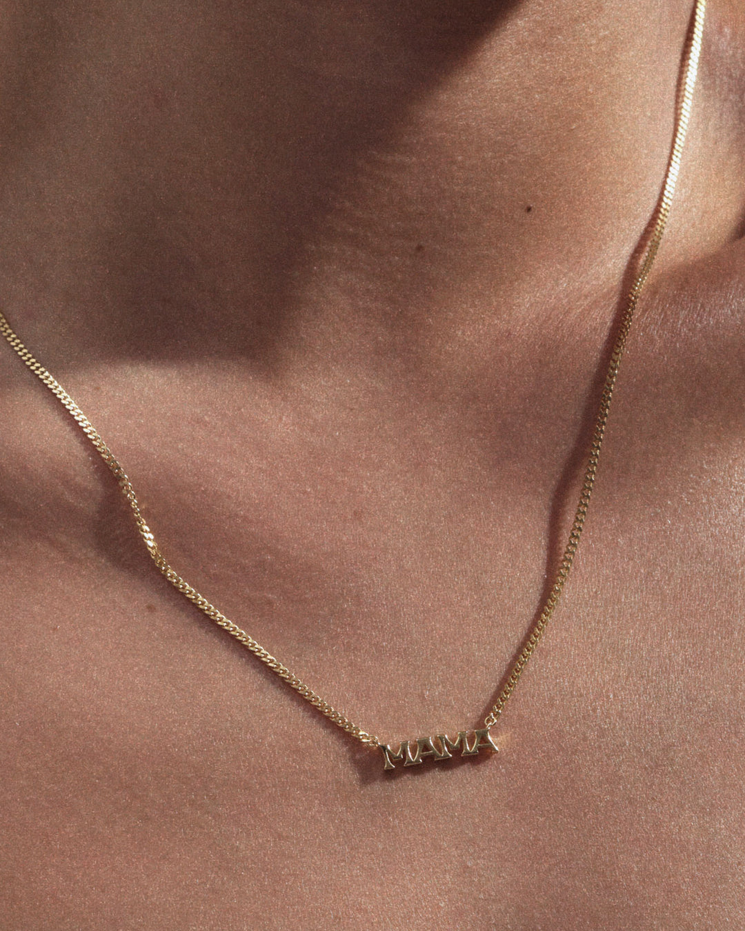 Mini Nameplate Necklace [Vintage] — detail view