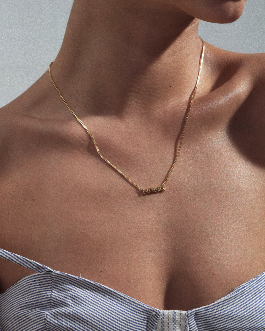 Mini Nameplate Necklace [Vintage] — detail view 2