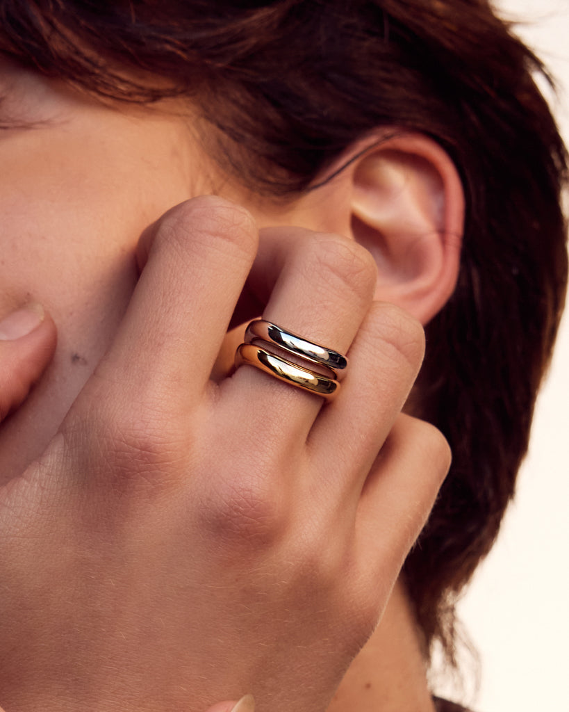 Two-Tone Wave Ring Set — detail view