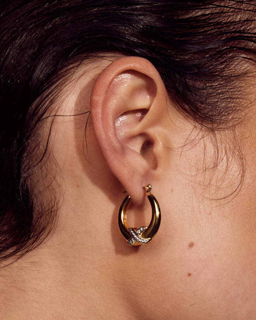 Martina X Hoops — detail view