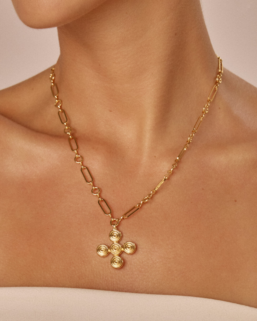 Spirale Pendant Necklace — detail view