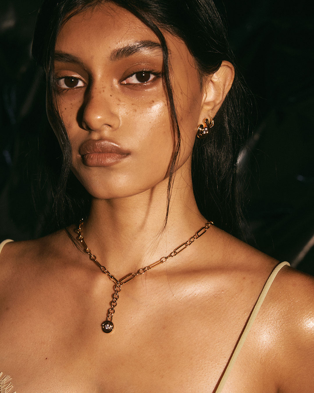 Wave Bezel Lariat - Necklaces — detail view