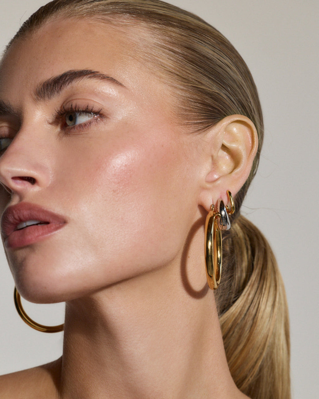 Amalfi Tube Hoops - Gold — detail view