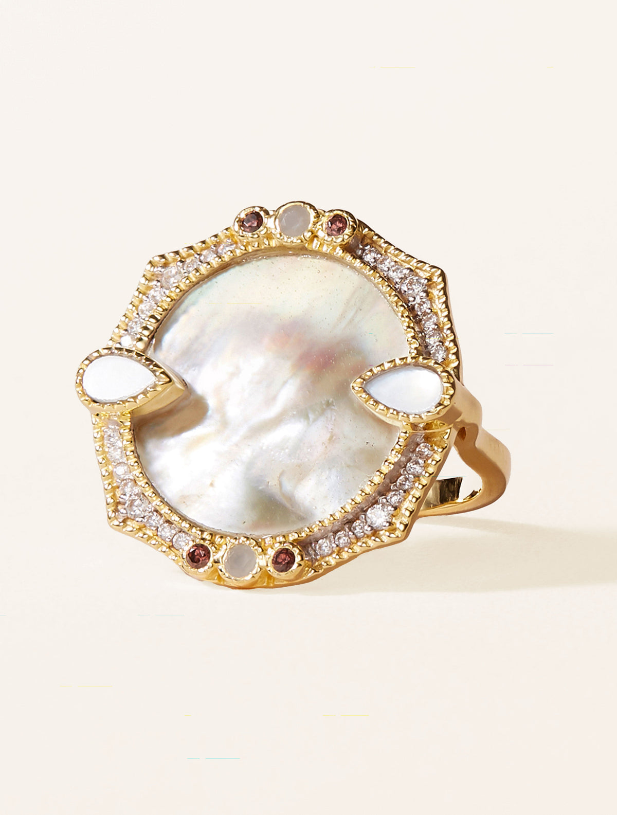 Janih Ring - Mother-of-pearl - front view