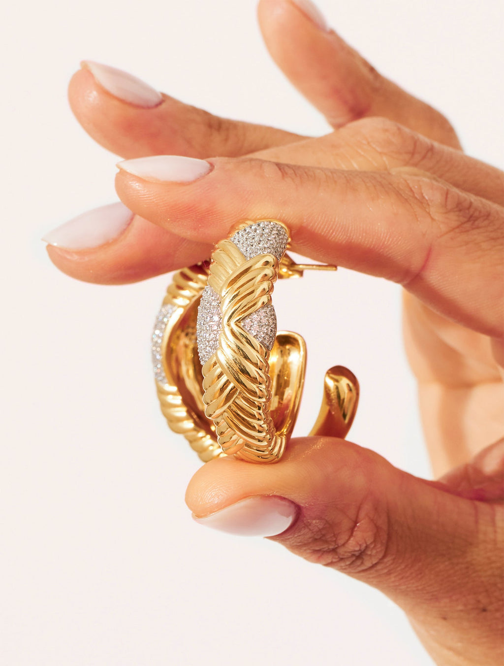 Paradoxe Hoop Earrings - Or and argent - detail view
