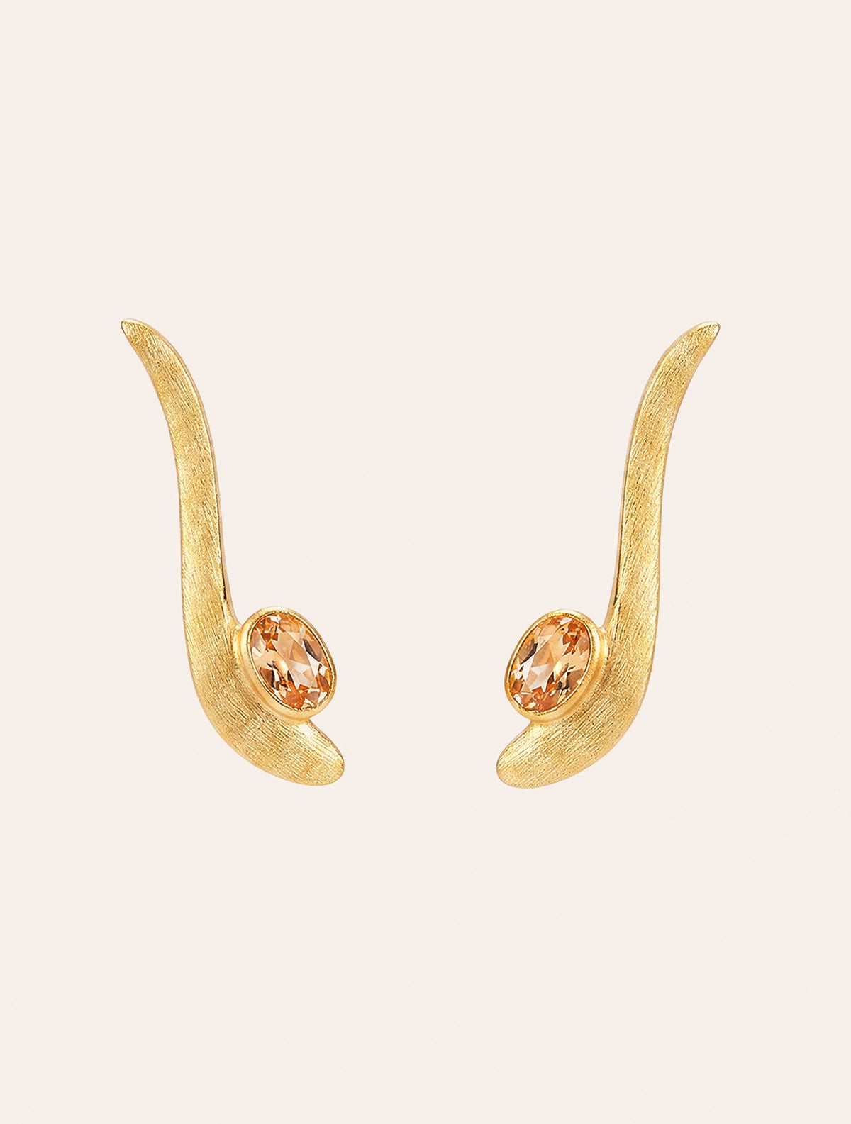 Horizon Earrings - Quartz coloured champagne - Riviera - front view