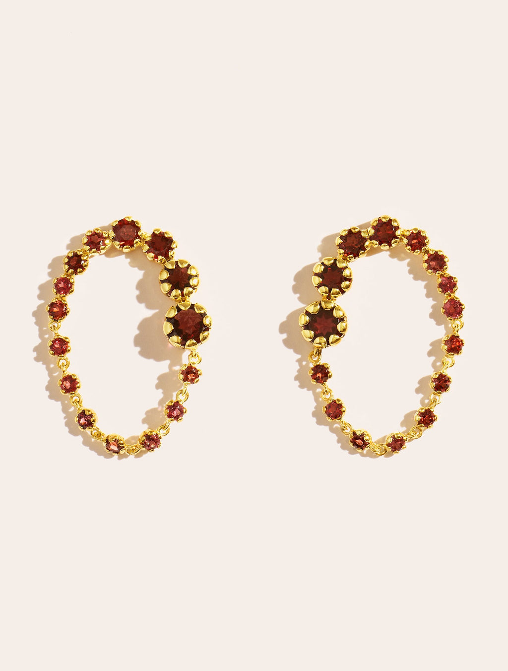 Rive Earrings - D'or - Zircons Grenat - front view