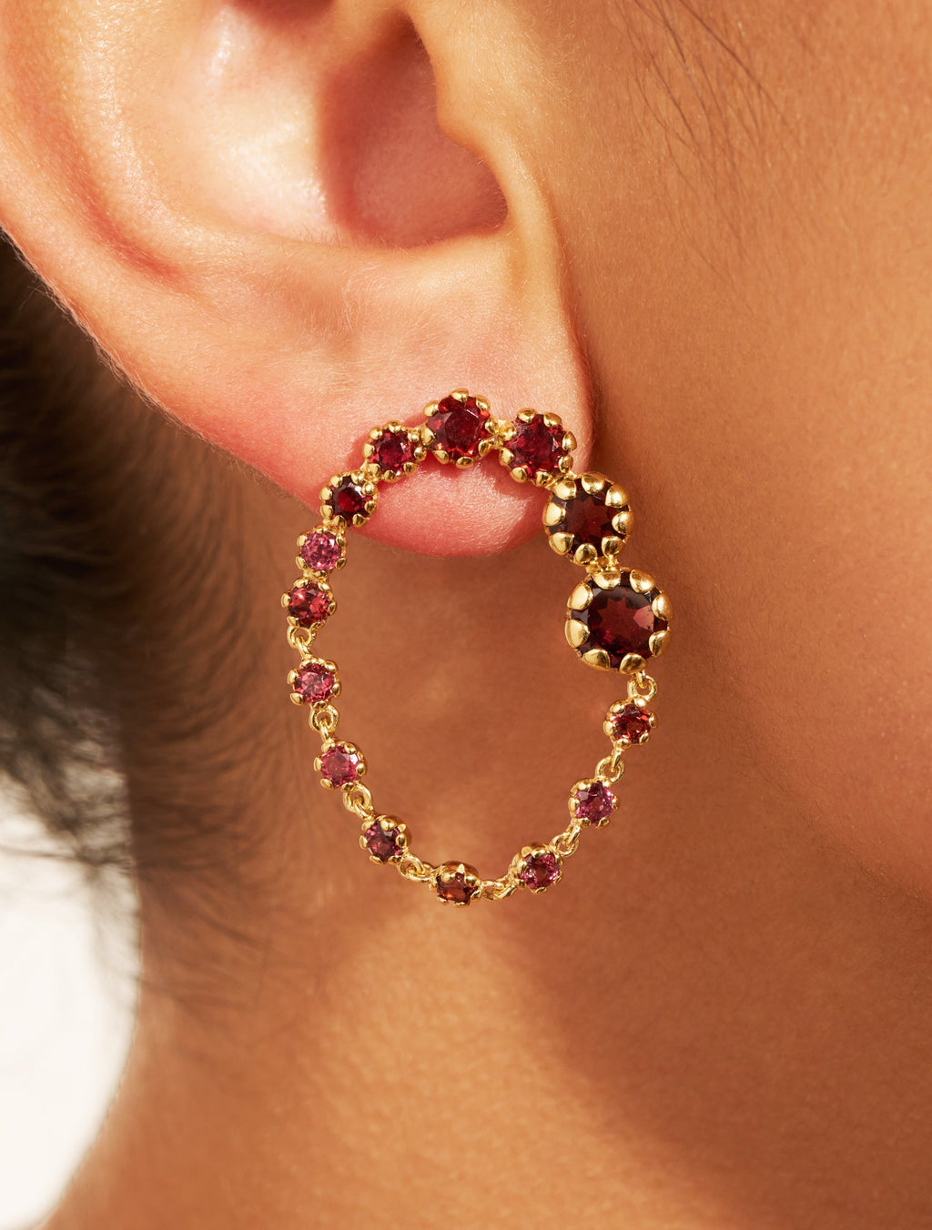 Rive Earrings - D'or - Zircons Grenat - alternate view