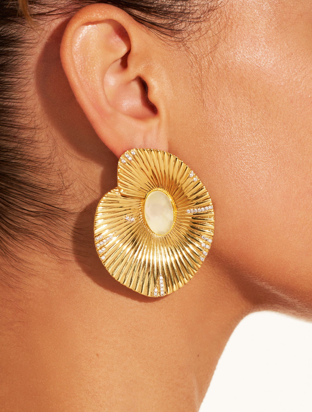 Coquillage Earrings - Mother-of-pearl - alternate view