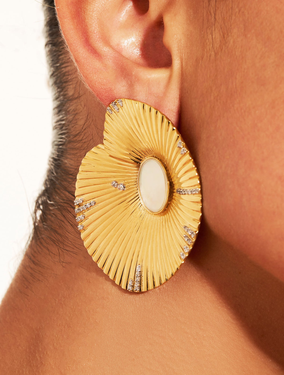 Coquillage Earrings - Mother-of-pearl - detail view