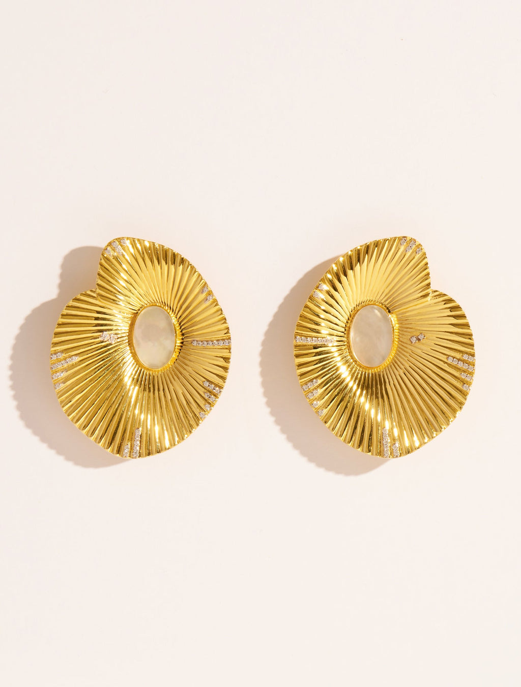 Coquillage Earrings - Mother-of-pearl - front view