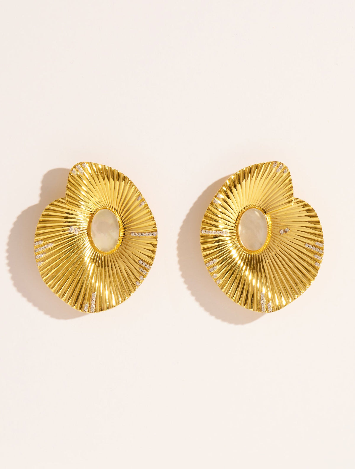 Coquillage Earrings - Mother-of-pearl - front view