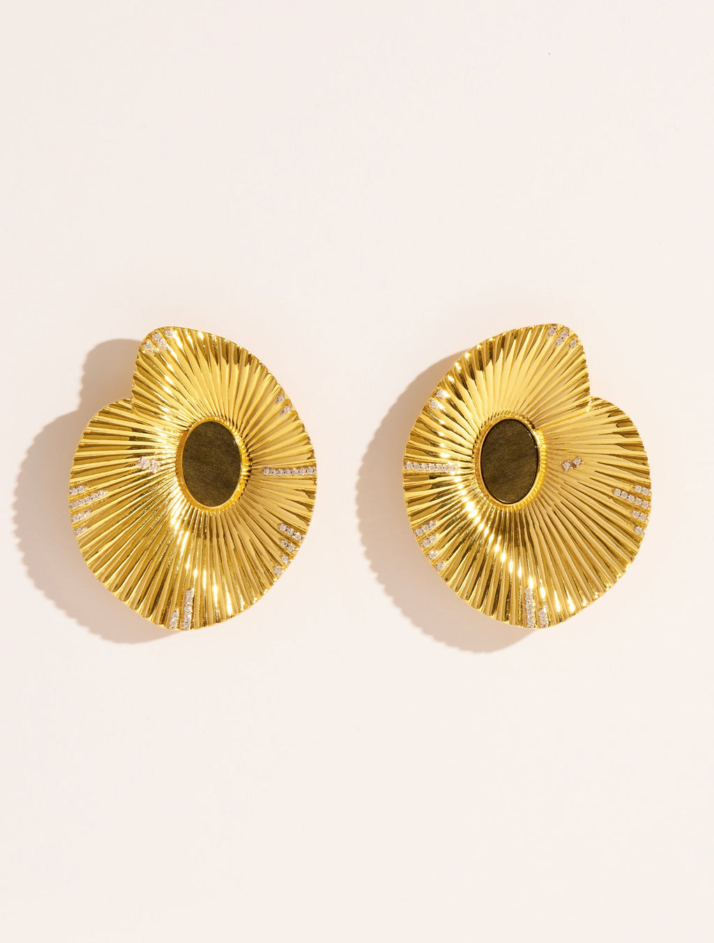 Coquillage Earrings - Golden Obsidienne - front view