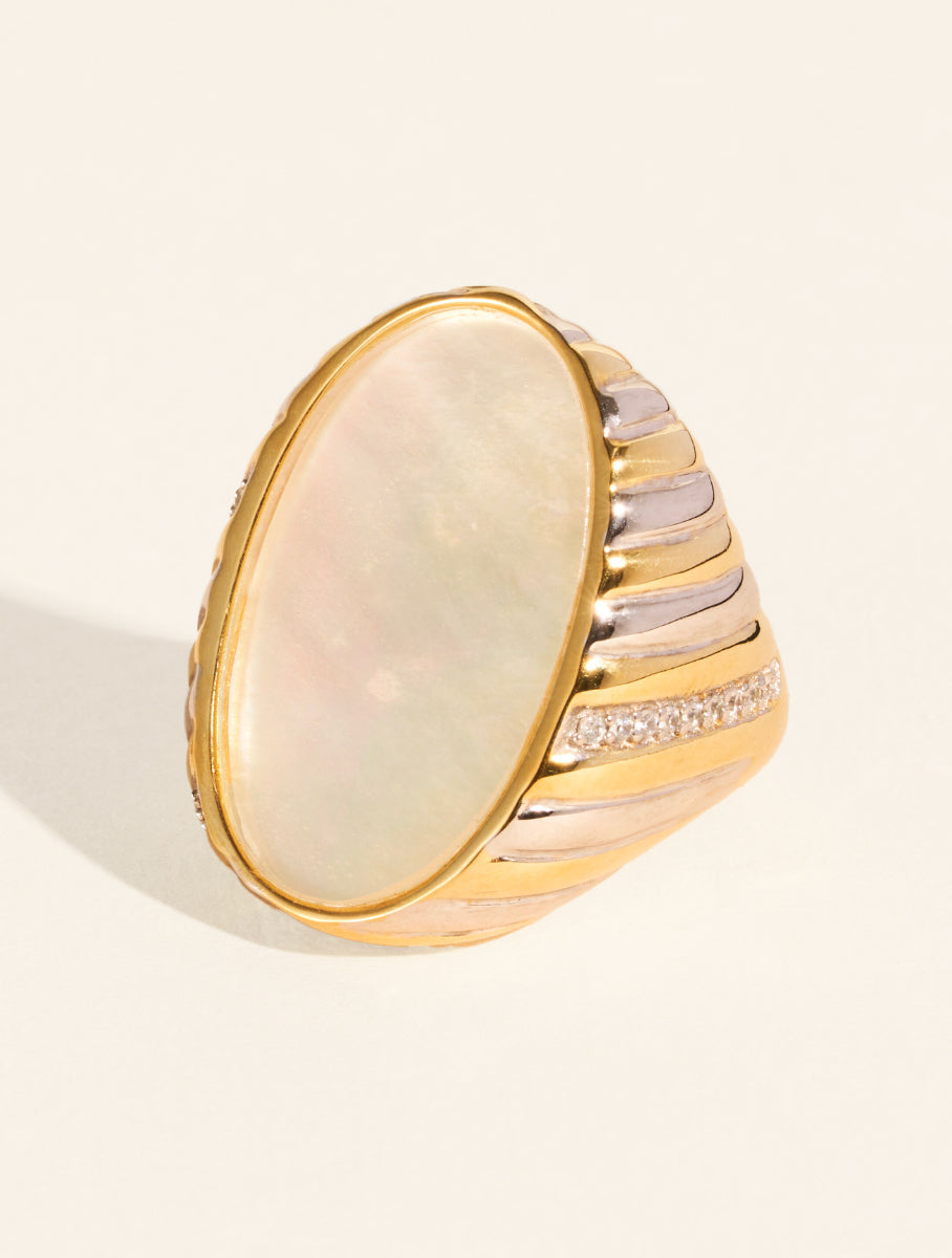 Amara Ring - Mother-of-pearl - front view