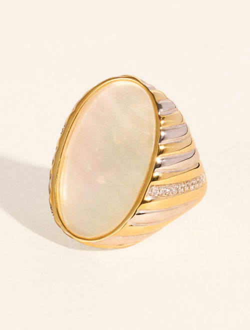 Amara Ring - Mother-of-pearl - front view
