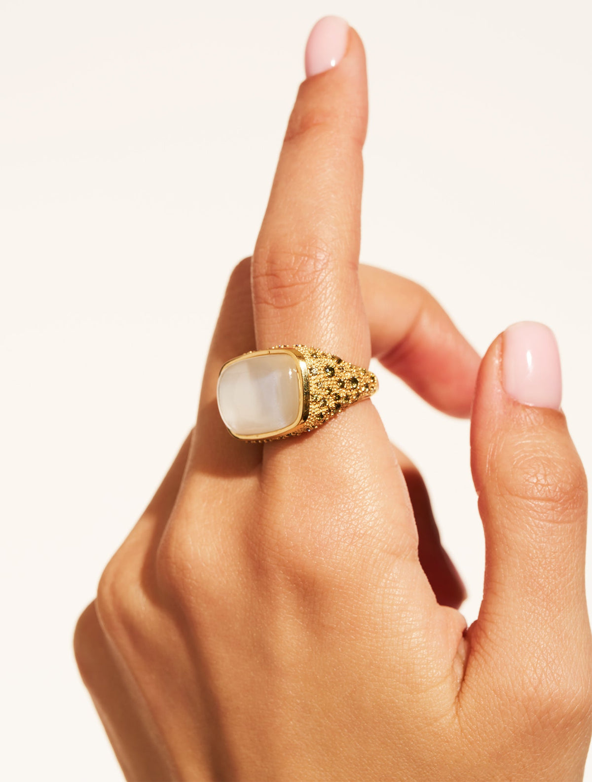 Empreinte Ring - Mother-of-pearl - detail view