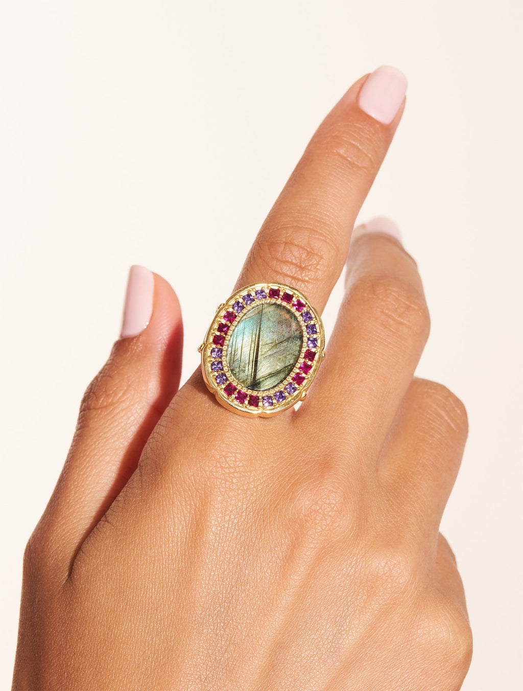 Hera Ring - Labradorite - detail view