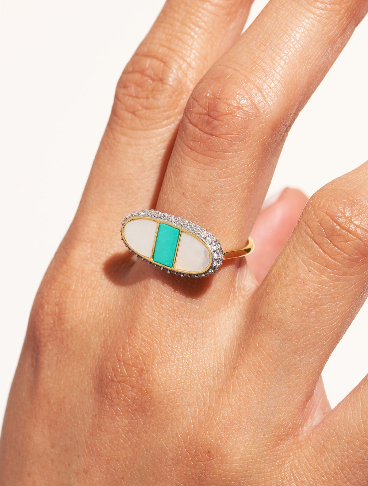 Izy Ring - 1 - Mother-of-pearl / Turquoise - detail view