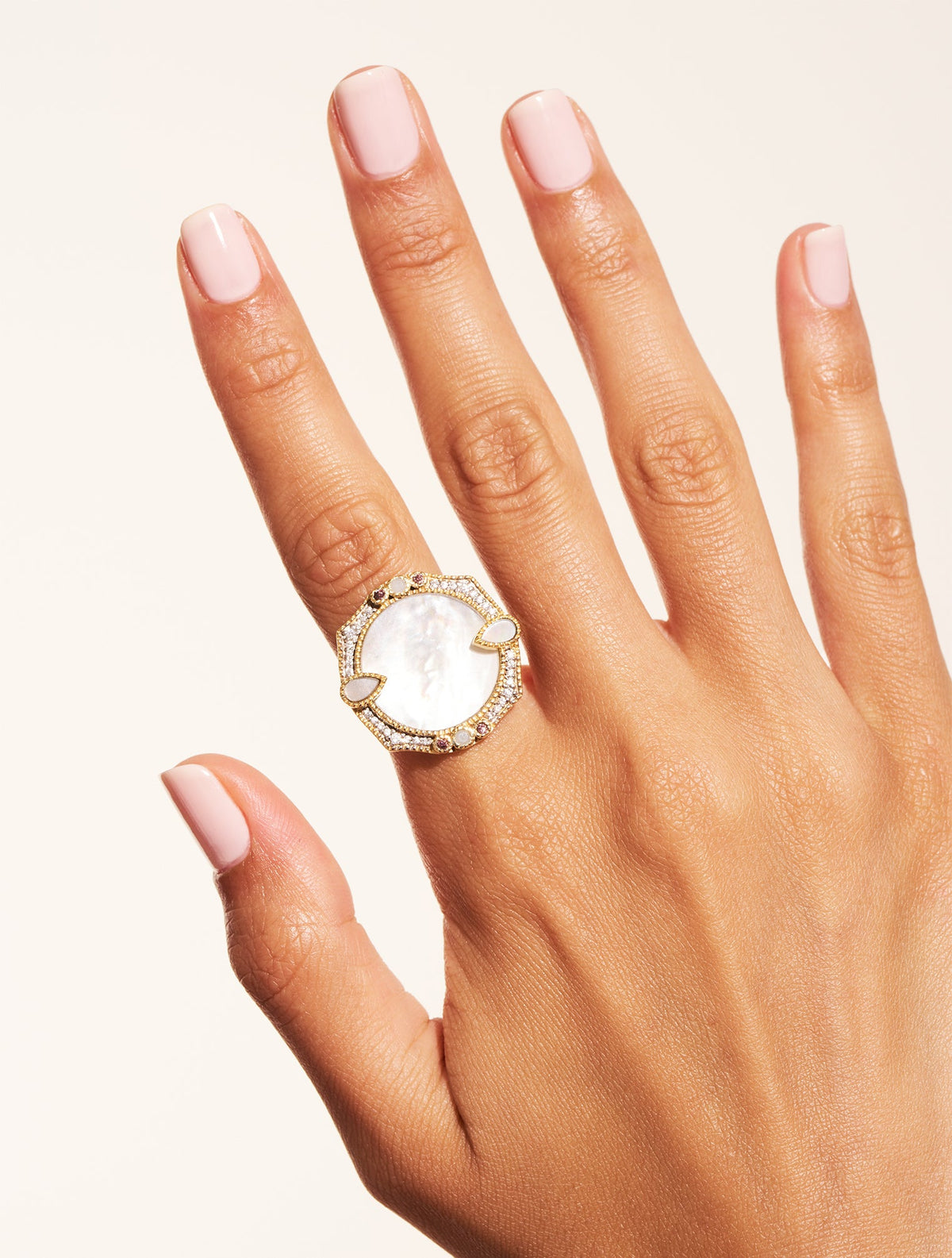 Janih Ring - Mother-of-pearl - detail view