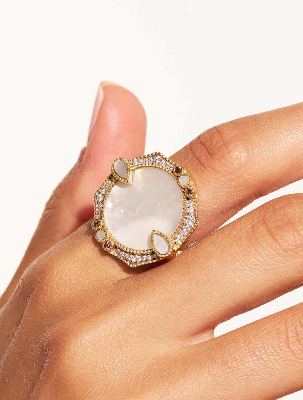 Janih Ring - Mother-of-pearl - another angle