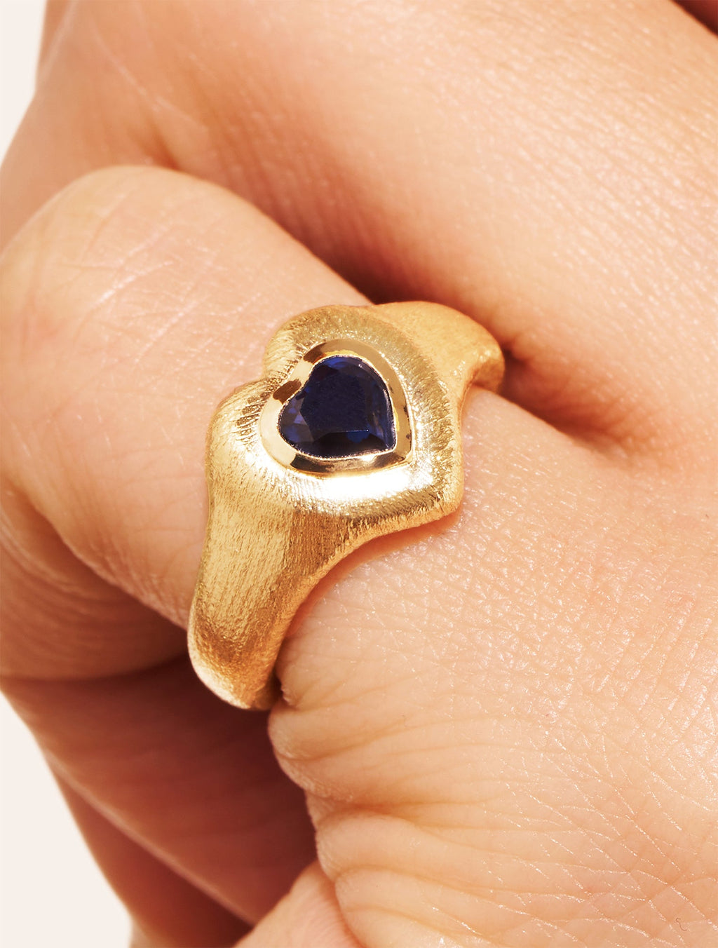 Magnetique Ring - Coeur - Quartz coloured Blue - alternate view