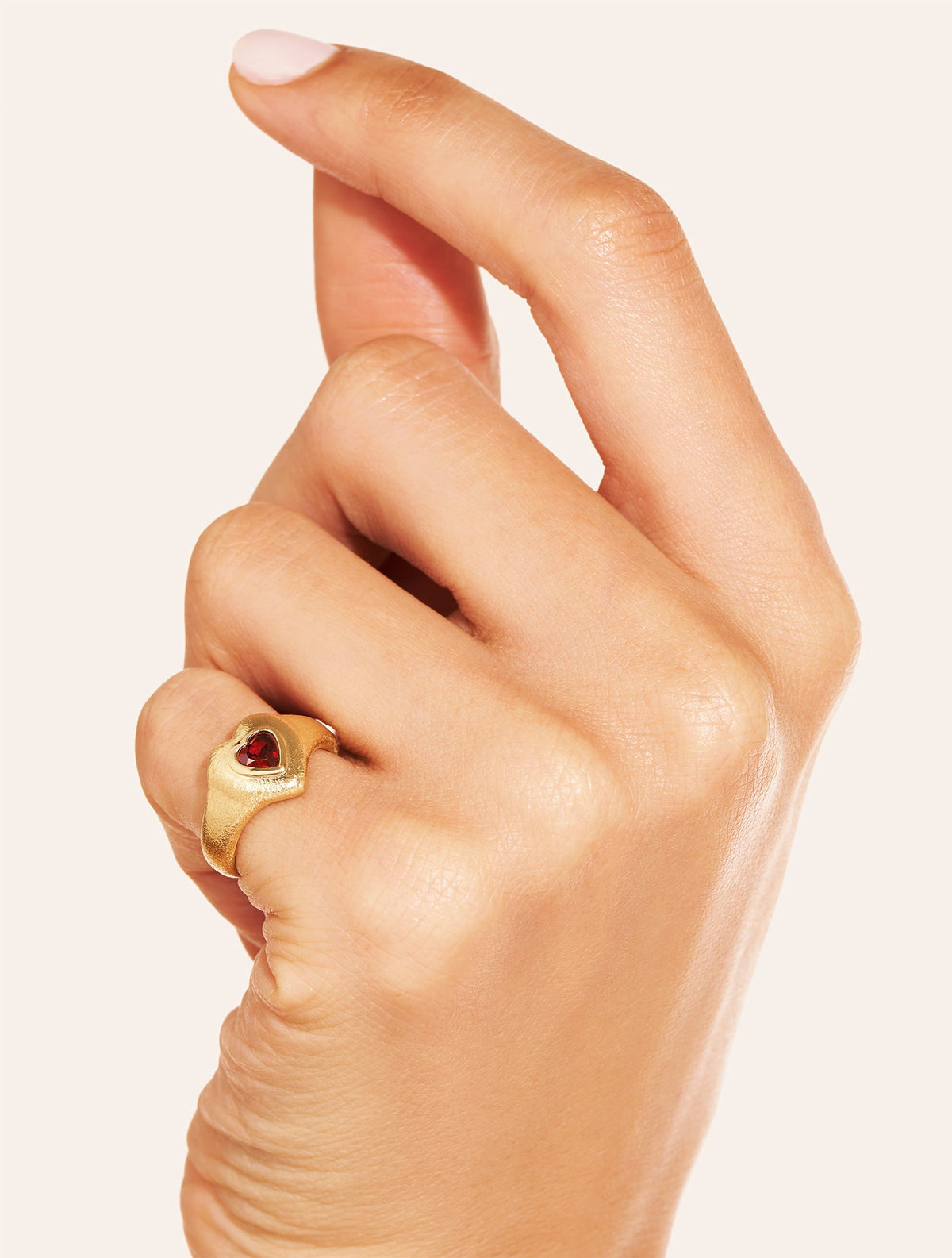 Magnetique Ring - Coeur - Quartz coloured bordeaux - detail view