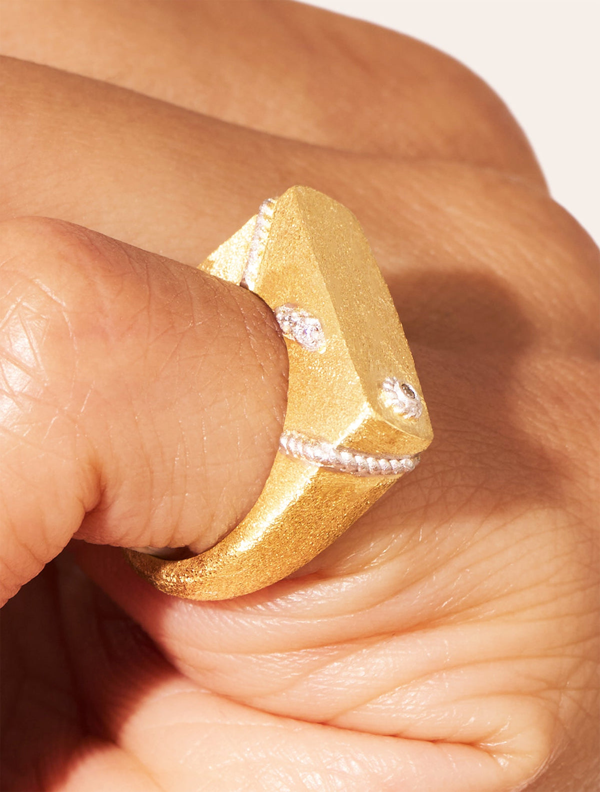Minuit Ring - Chevalière - detail view