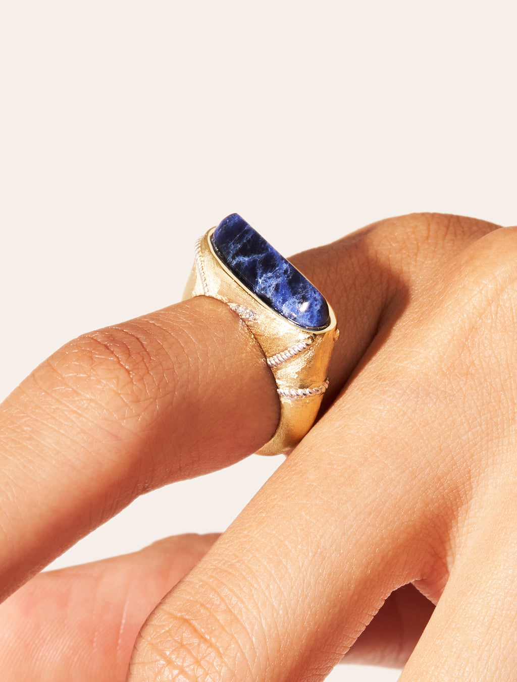 Minuit Ring - Sodalite - detail view