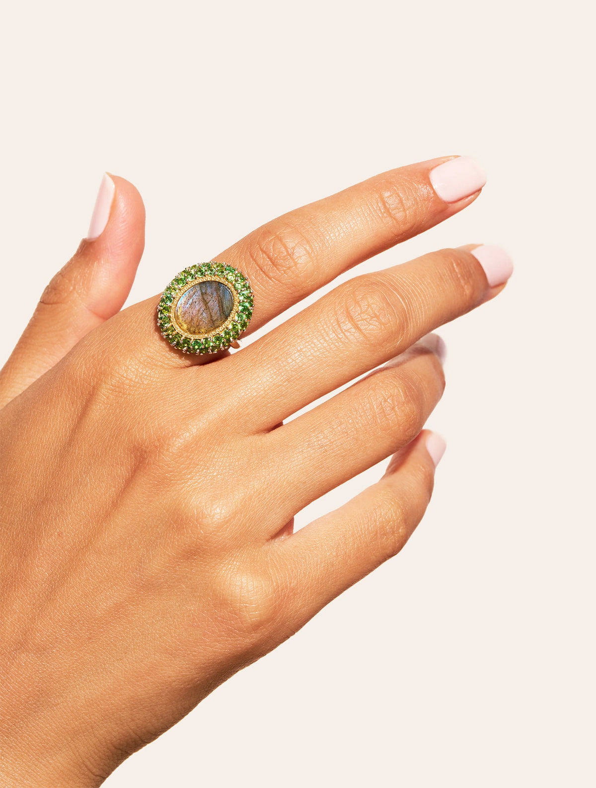 Mirage Ring - Labradorite - detail view