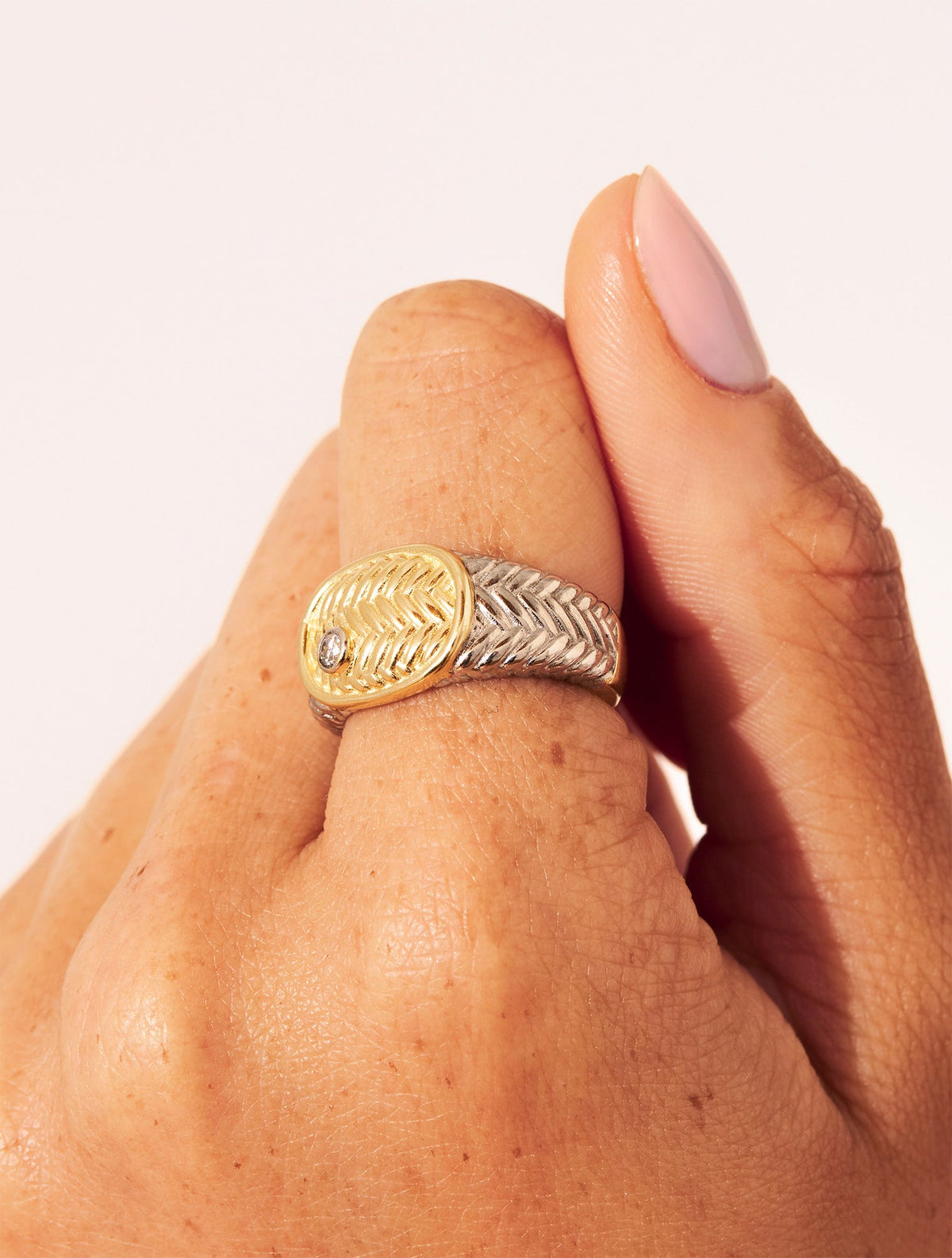 Paradoxe Ring - Or and argent - alternate view
