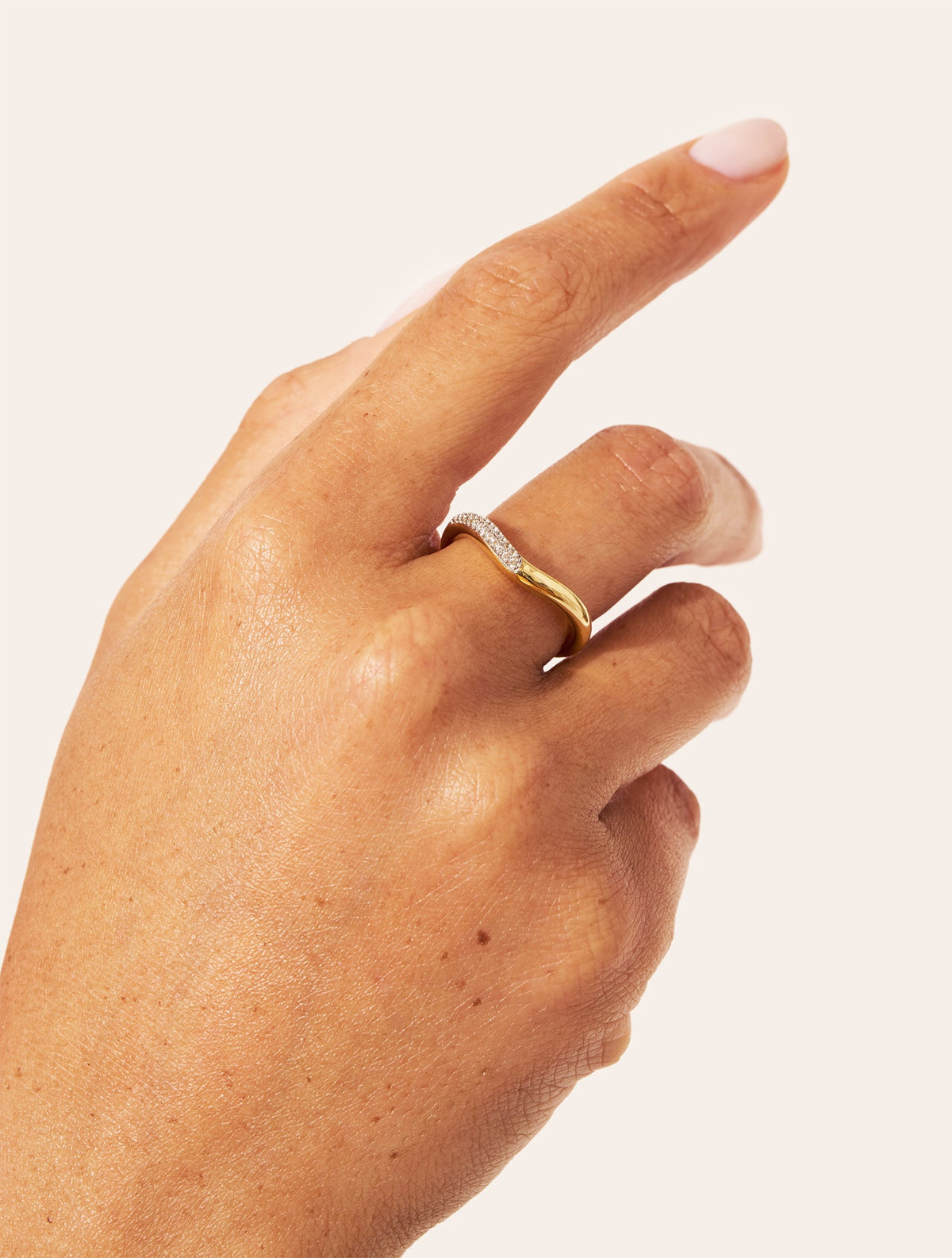 Origine Ring - Pavée of zircons - detail view