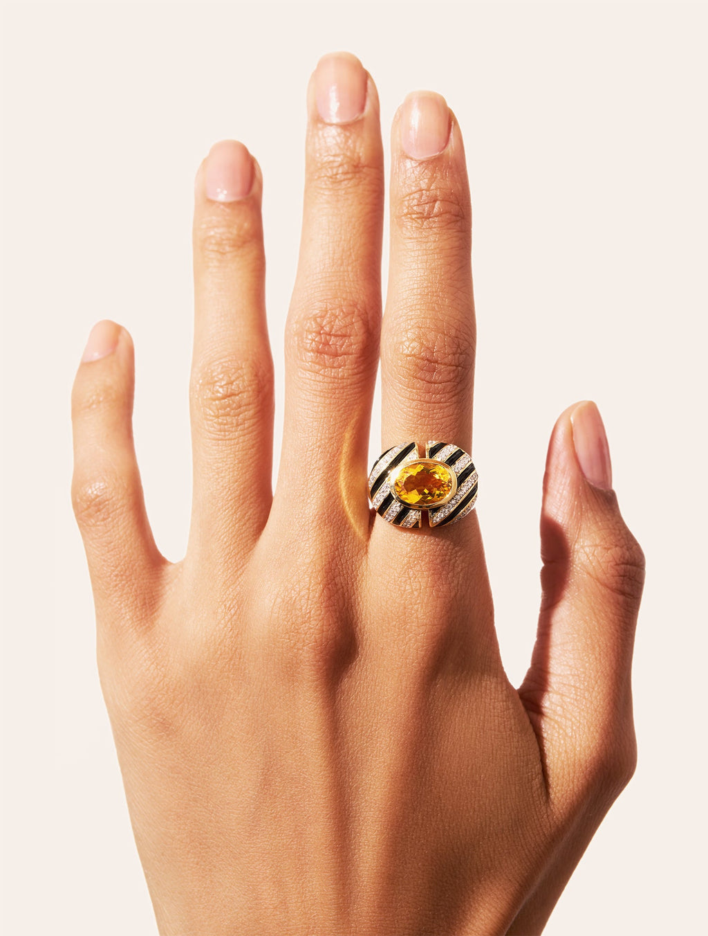 Zèbre Ring - Quartz coloured Yellow & enamel Black - detail view