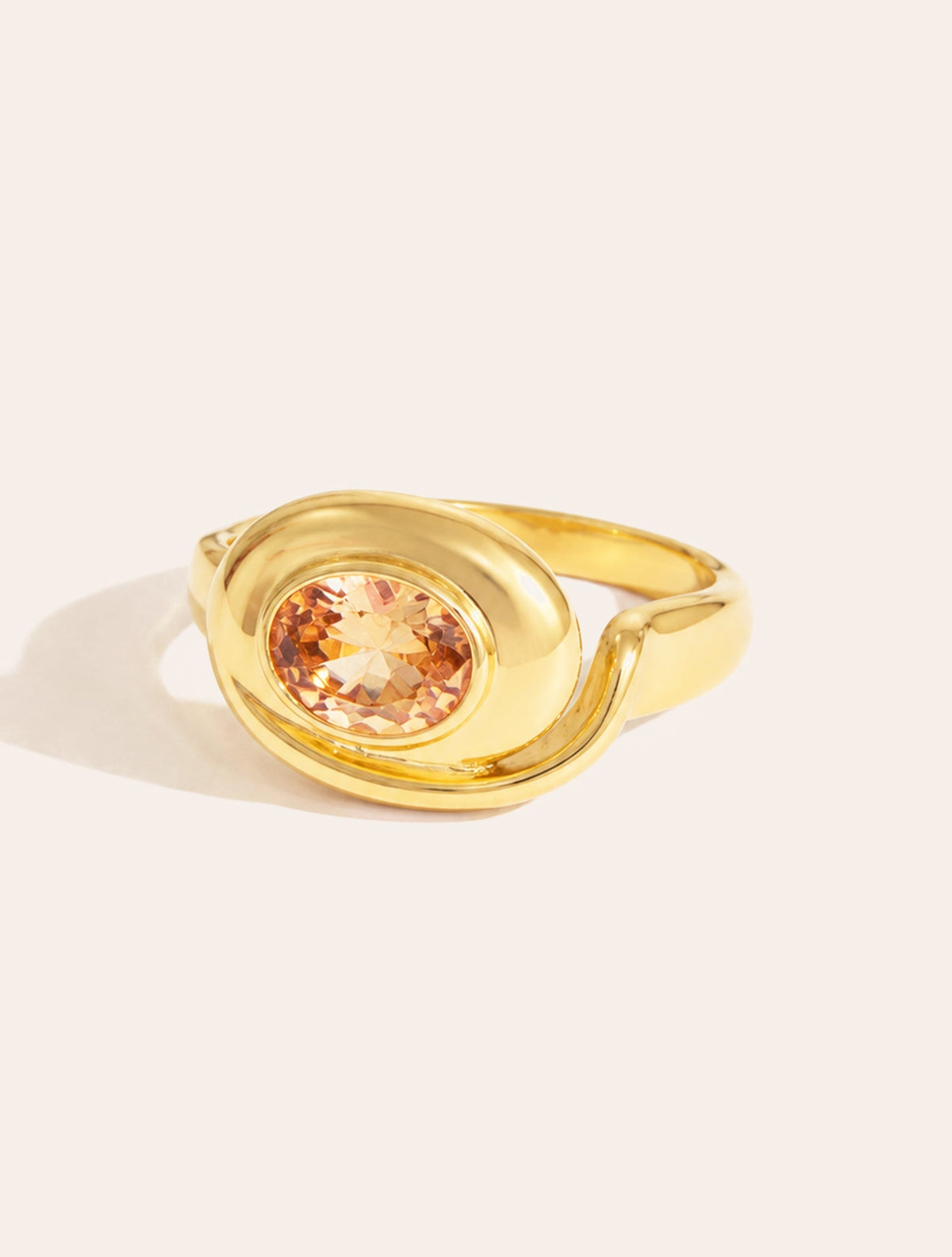 Escargot Ring - Quartz coloured champagne - Riviera - front view