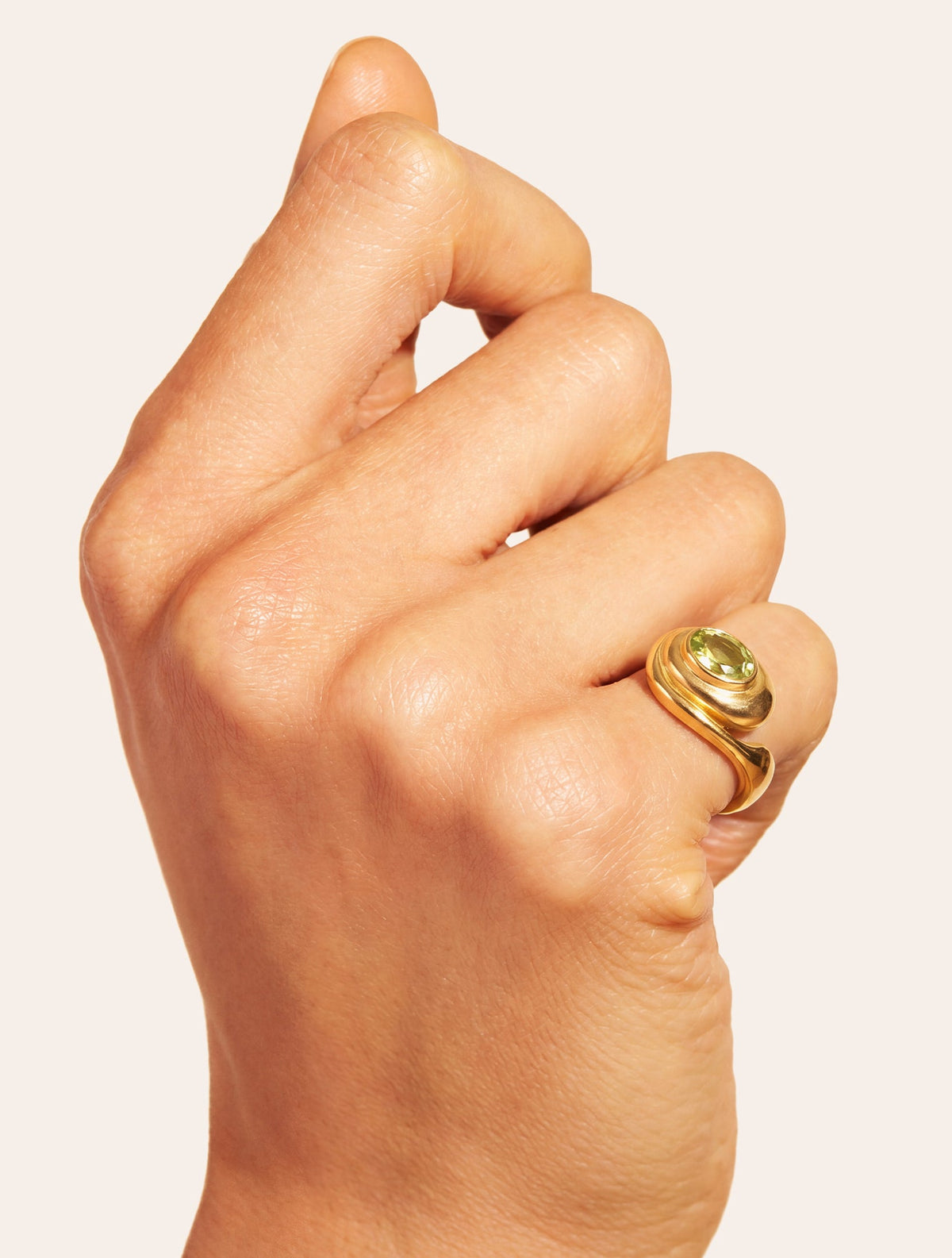 Escargot Ring - Quartz coloured Green Light - Riviera - detail view