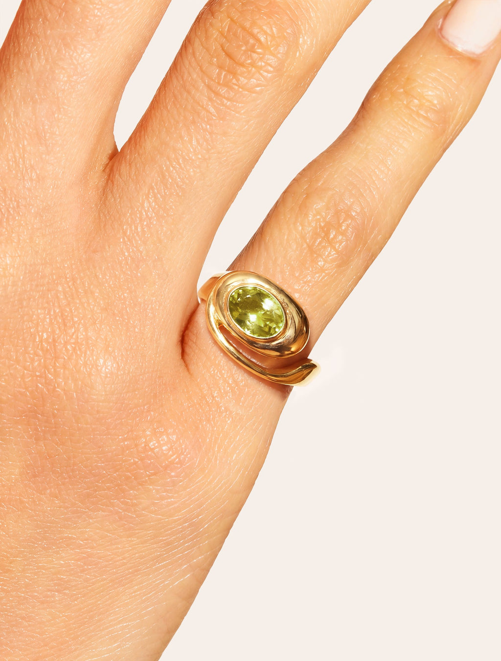 Escargot Ring - Quartz coloured Green Light - Riviera - alternate view