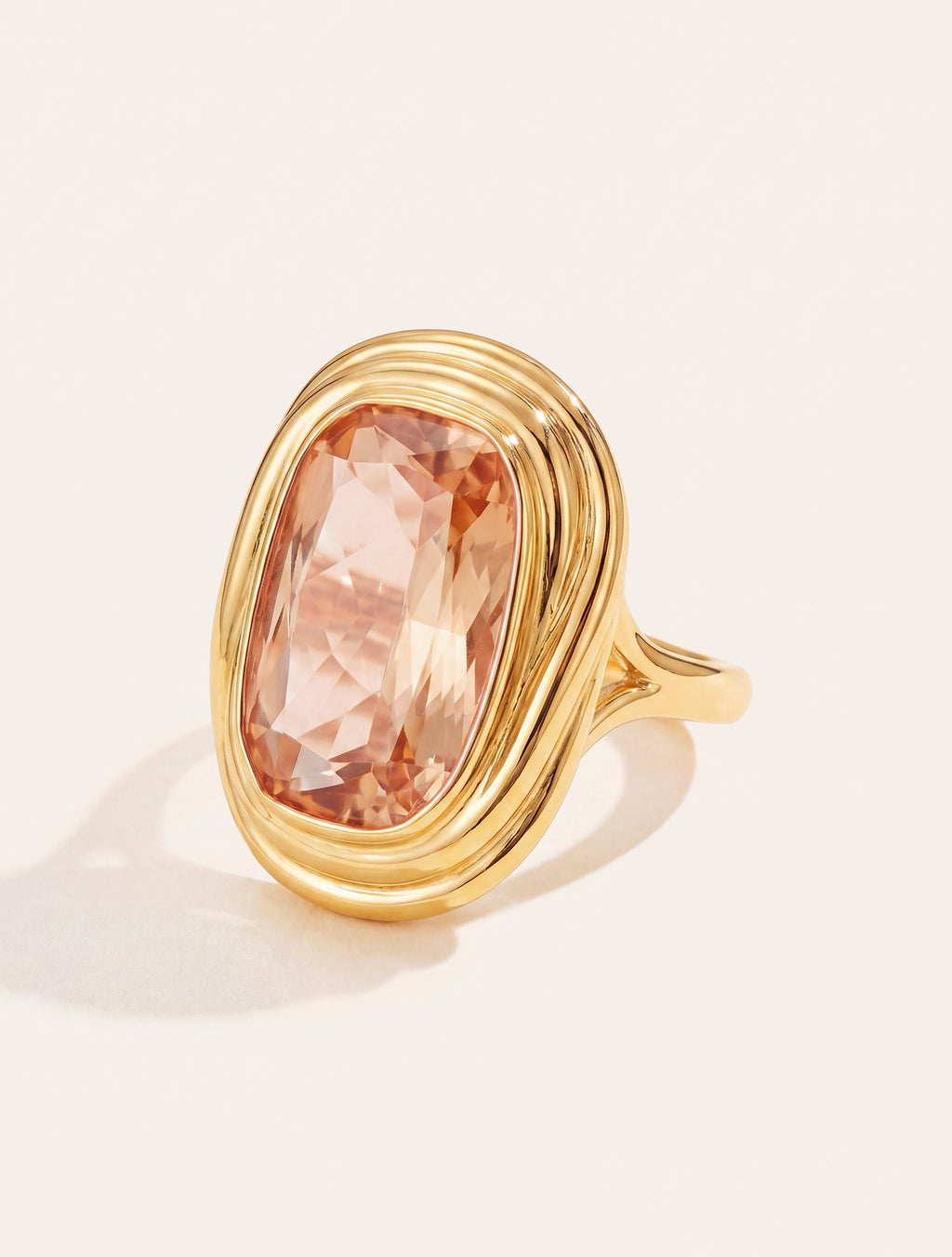 Oval Ring - Quartz coloured Pink - Riviera - front view