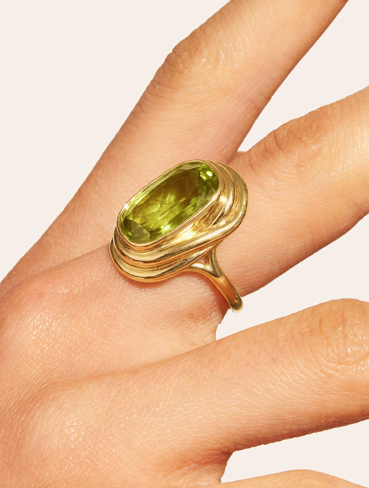 Oval Ring - Quartz coloured Green Light - Riviera - alternate view