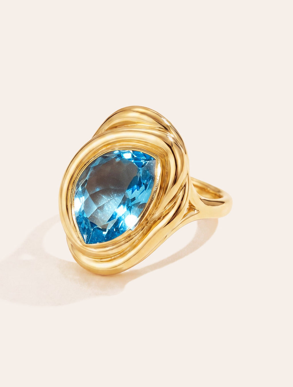 Poire Ring - Quartz coloured Blue Light - Riviera - front view