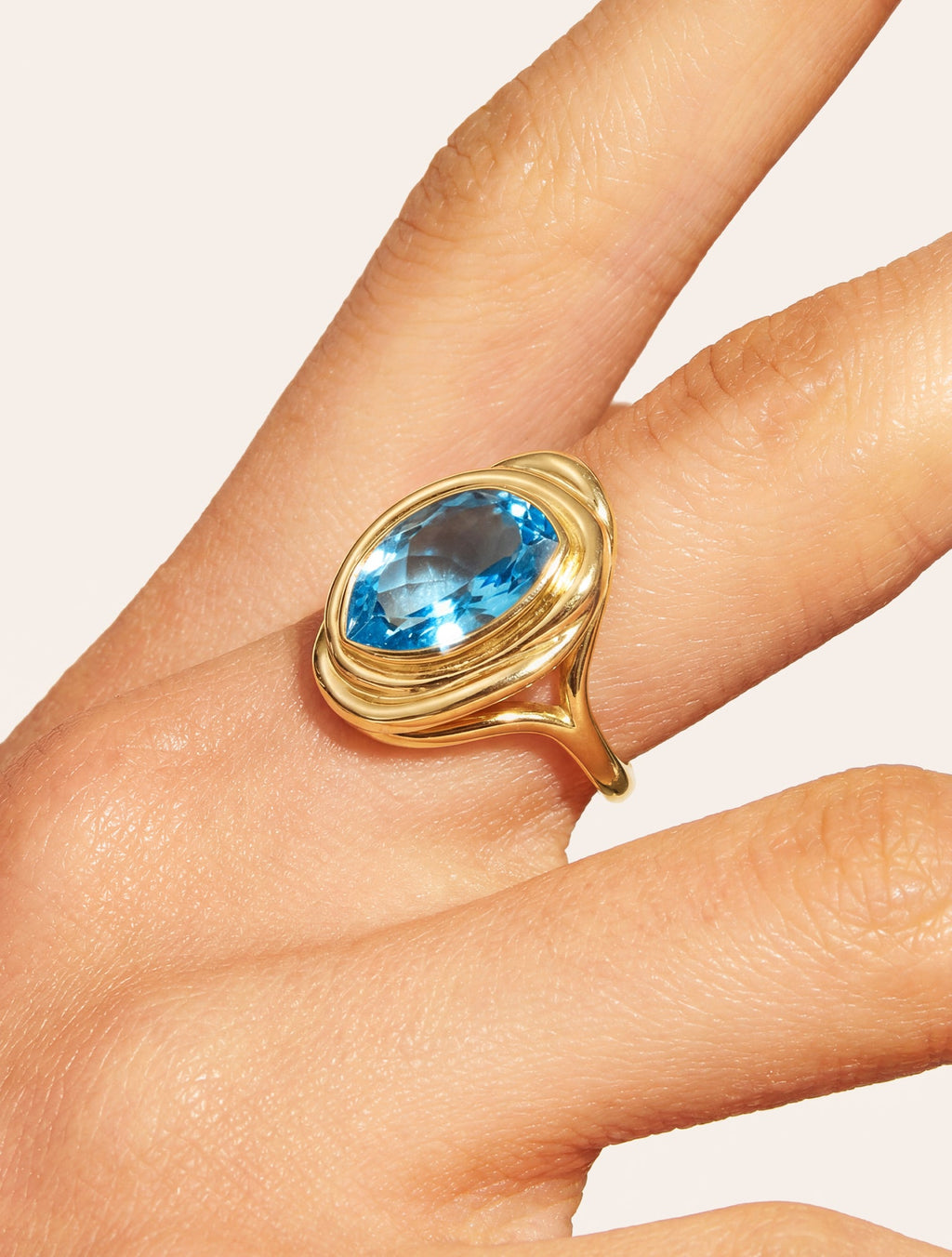 Poire Ring - Quartz coloured Blue Light - Riviera - alternate view