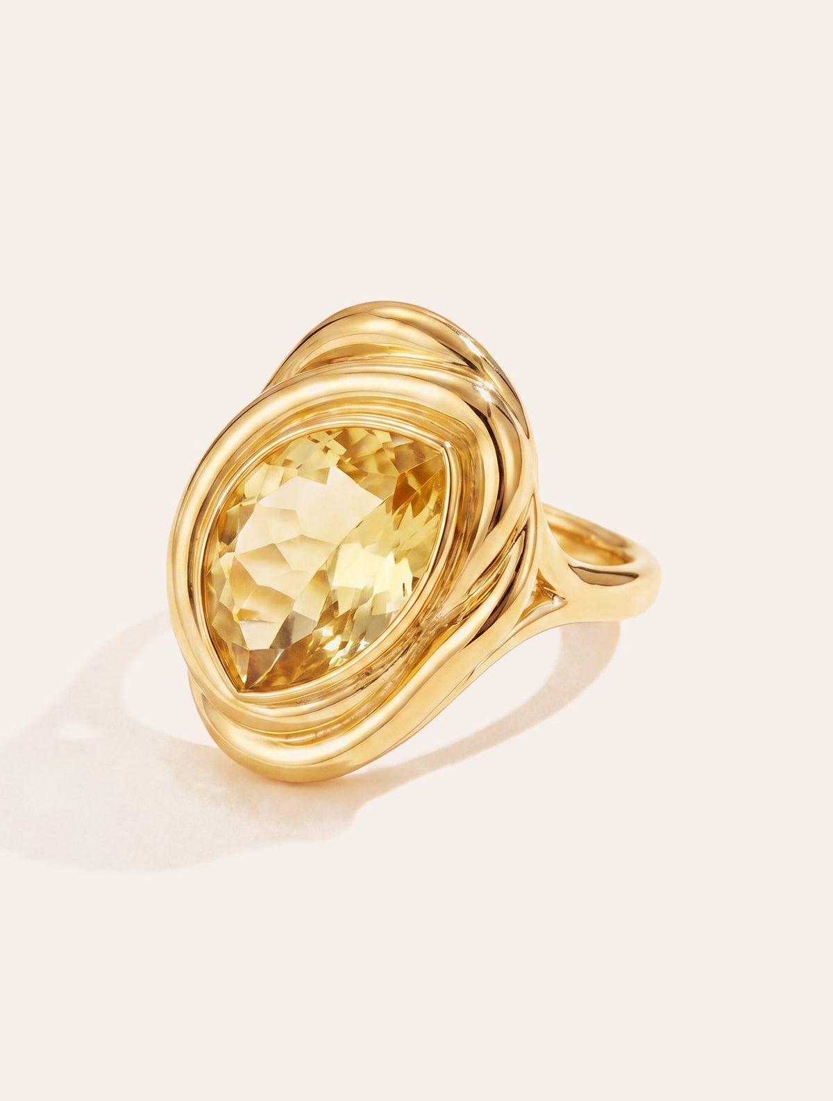 Poire Ring - Quartz coloured Yellow - Riviera - front view