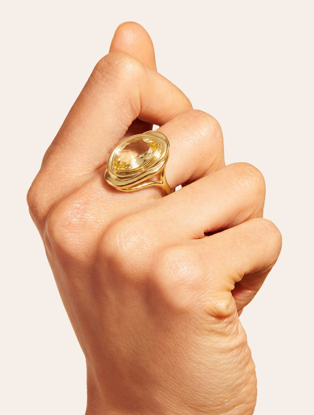 Poire Ring - Quartz coloured Yellow - Riviera - detail view