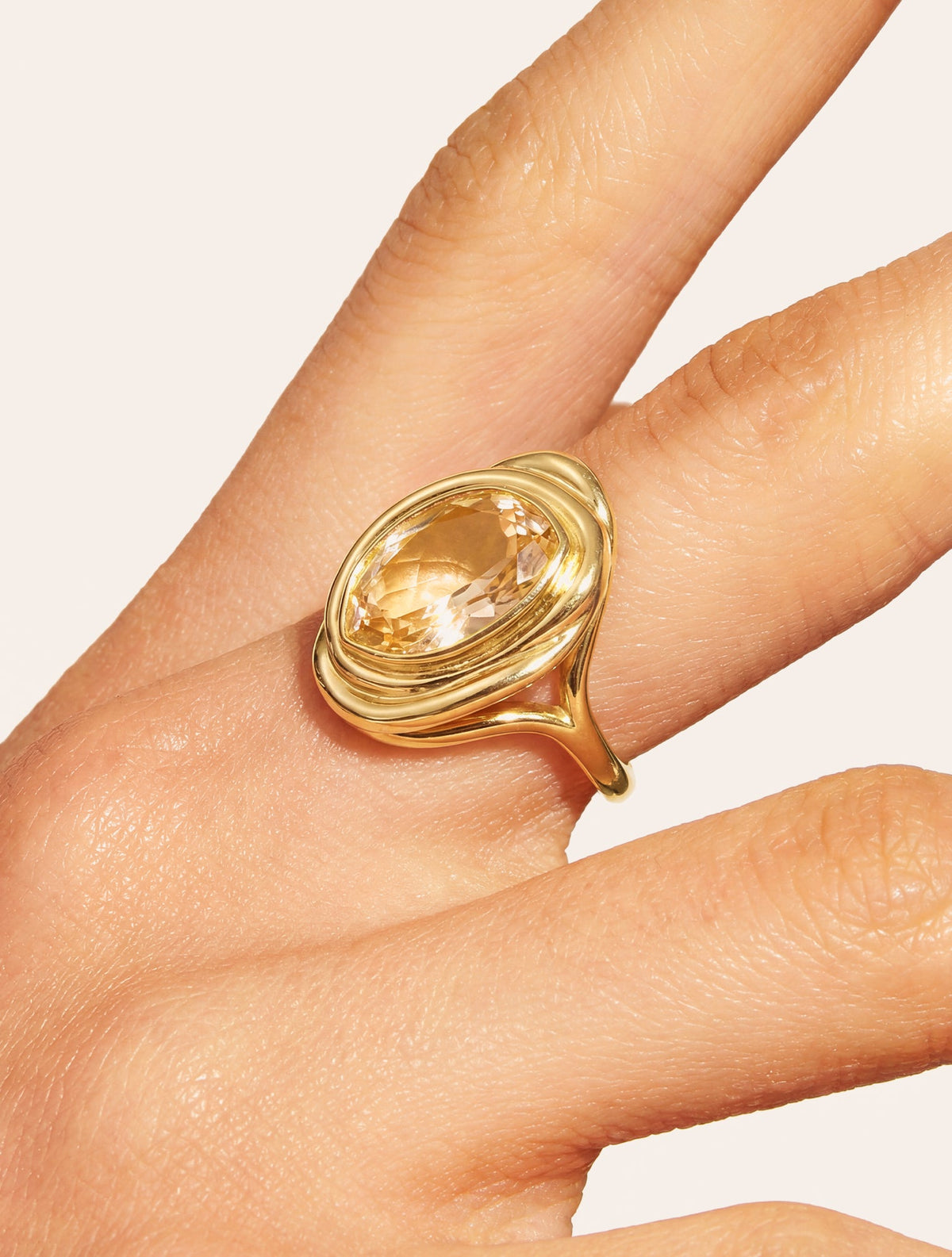 Poire Ring - Quartz coloured Yellow - Riviera - alternate view