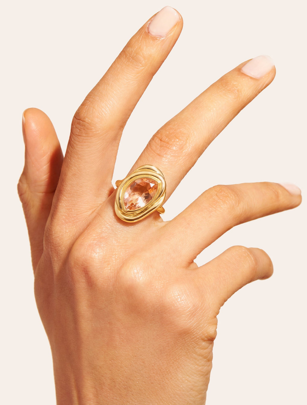 Poire Ring - Quartz coloured Pink - Riviera - detail view