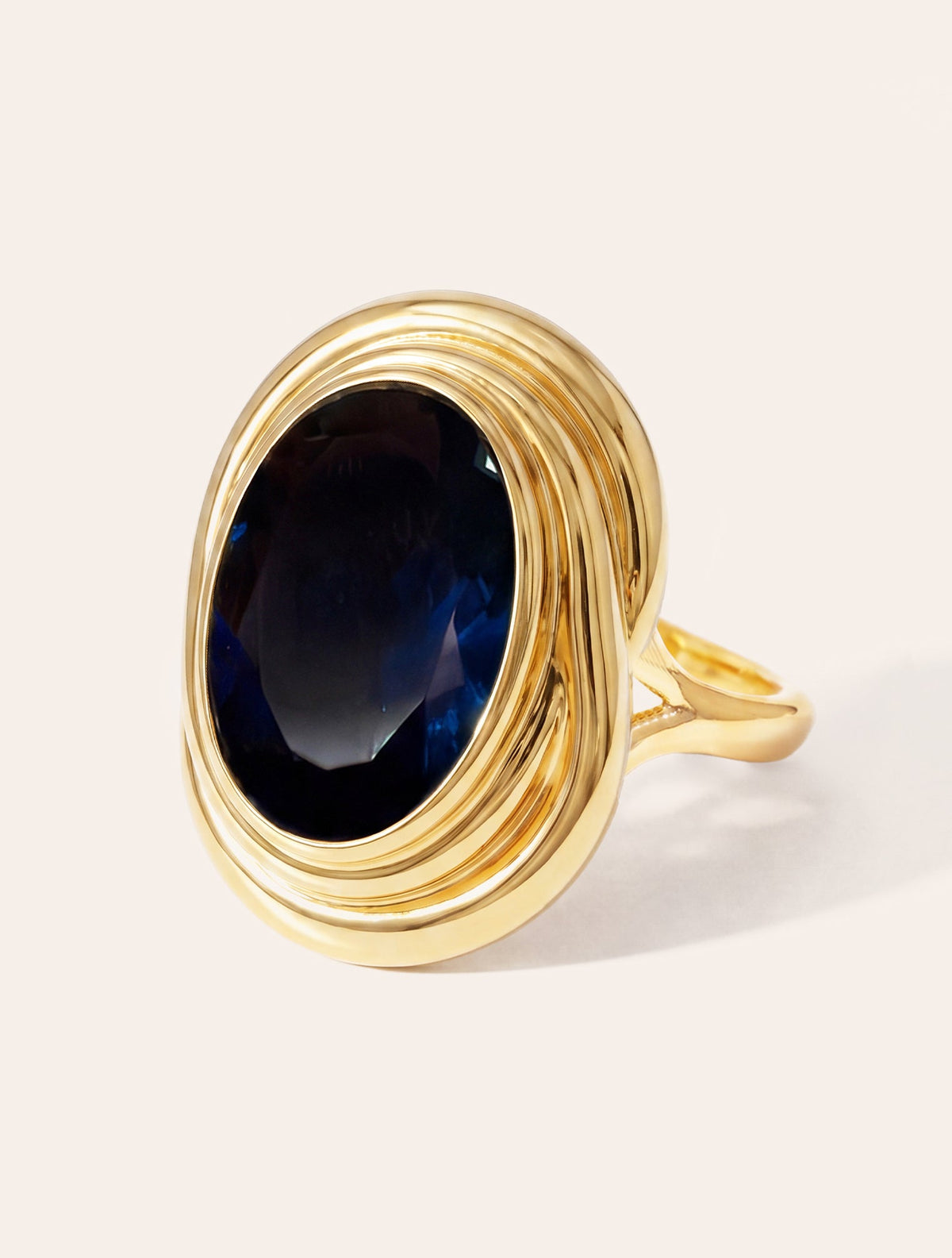 Spirale Ring - Quartz coloured Blue Dark - Riviera - front view