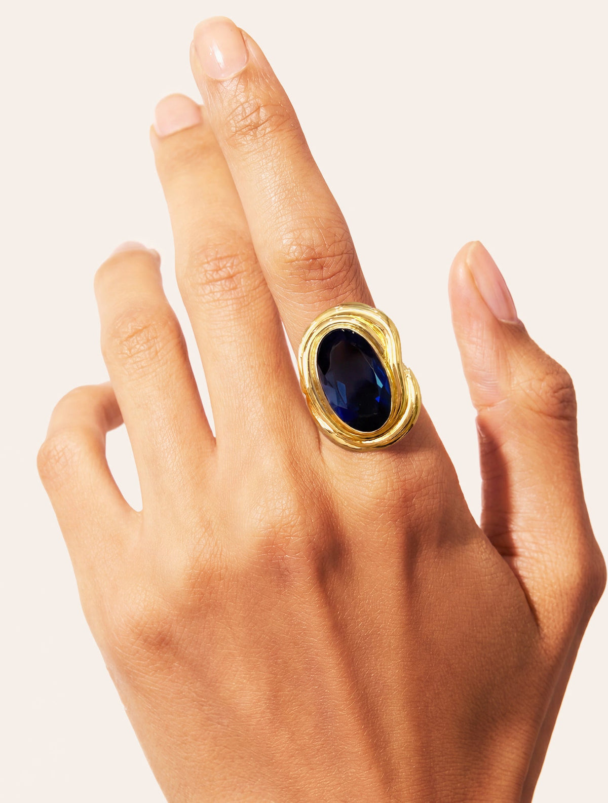 Spirale Ring - Quartz coloured Blue Dark - Riviera - detail view