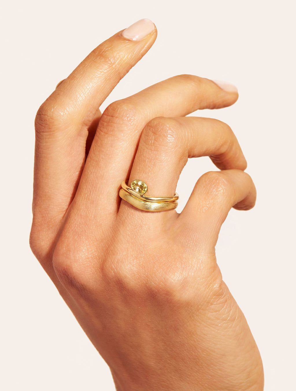 Vague Ring - Quartz coloured Green Light - Riviera - detail view