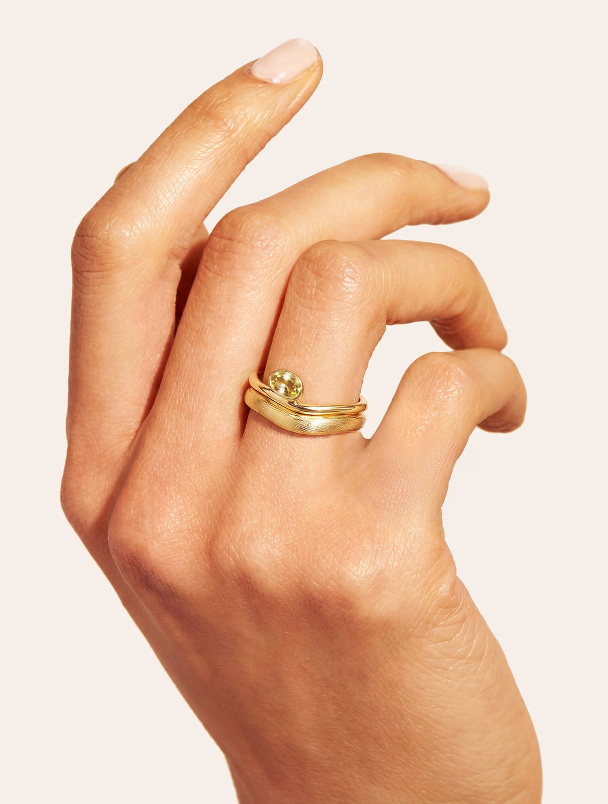 Vague Ring - Quartz coloured Green Light - Riviera - detail view