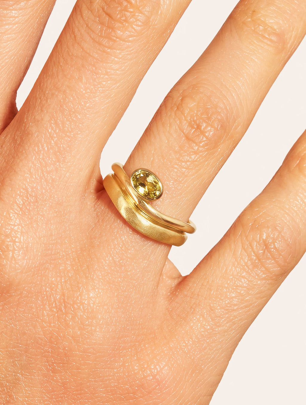 Vague Ring - Quartz coloured Green Light - Riviera - alternate view